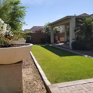 Homestay Near Freeways And Airport